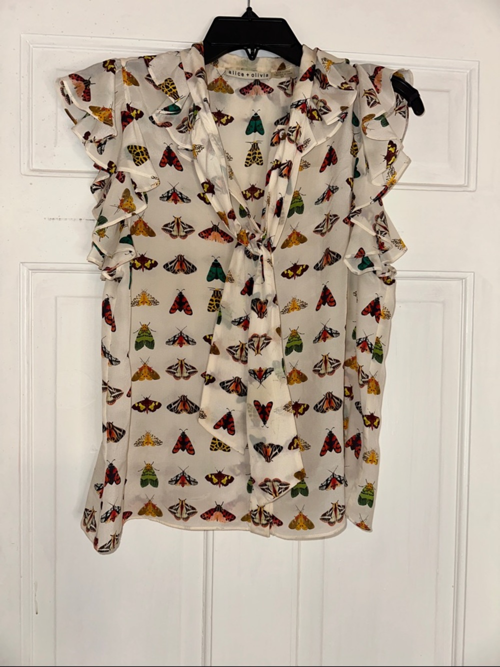 alice + olivia Cream Butterfly Print Ruffle Tie-Neck Blouse